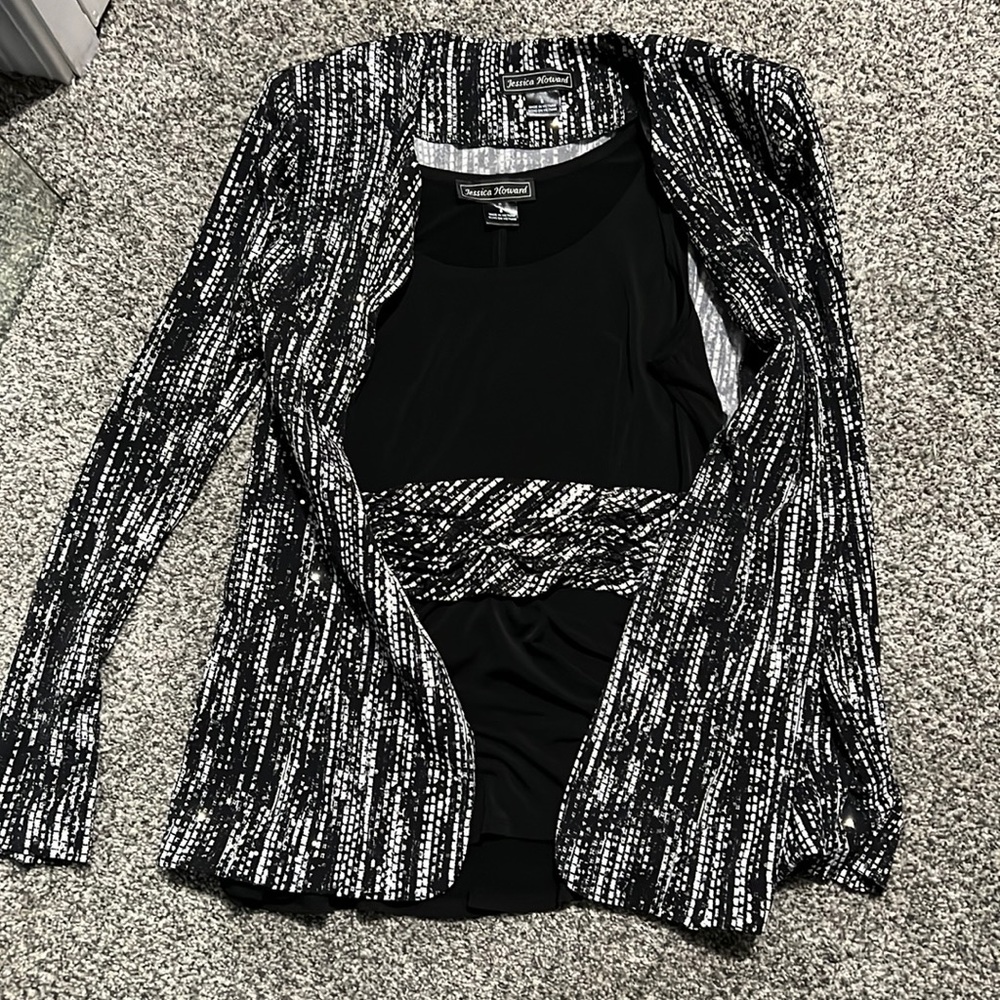 Jessica Howard 2 piece top and blouse.